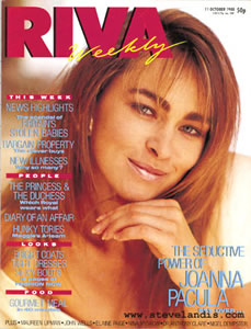 Joanna Pacula close up photo smiling on cover of Riva magazine