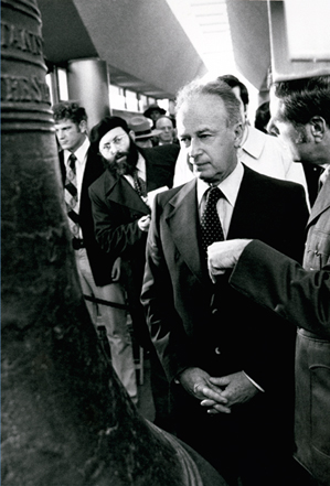 Yitzak Rabin at the Liberty Bell, Philadelphia