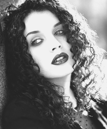 Black and white headshot beauty photograph of Tatiane by Steve Landis